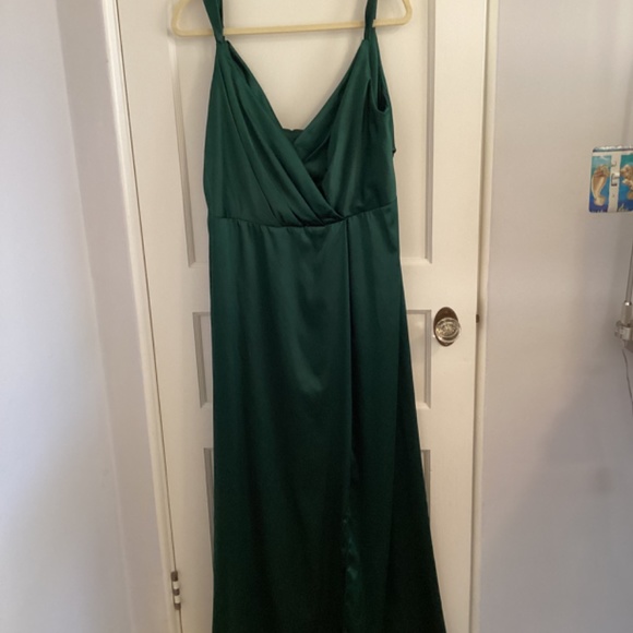 David’s Bridal: Juniper Green Satin Dress Size 18. - Picture 4 of 7